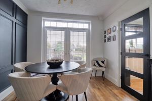 Diner- click for photo gallery